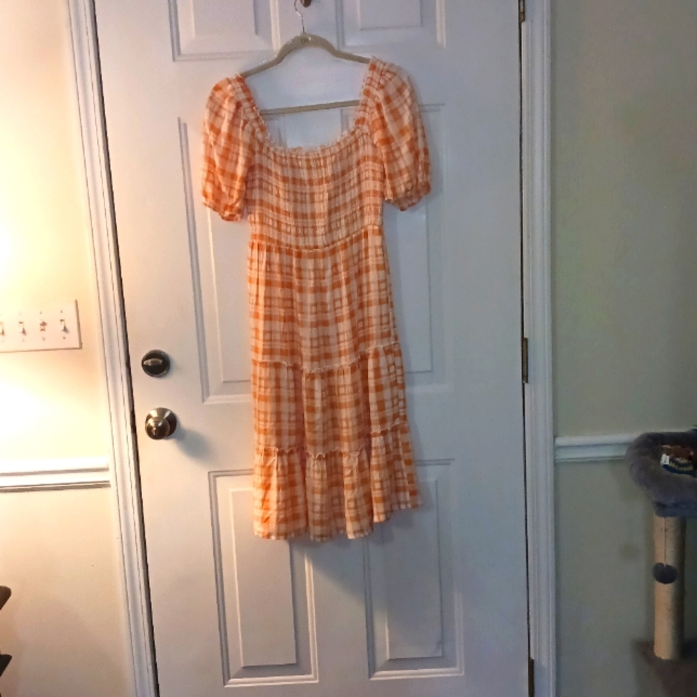 U Wish Orange and White Tiered Puff Sleeve Sundress Good Condition.